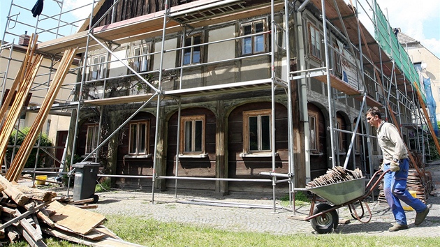 Oprava podstávkového domu v německém Hirschfelde Oprava podstávkového domu v německém Hirschfelde