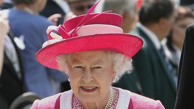 HLAVA STÁTU. Anglické derby sledovala i britská královna Albta II.