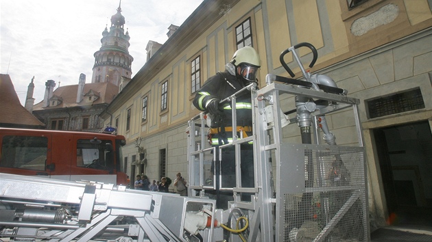 Cviení hasi na zámku v eském Krumlov. 