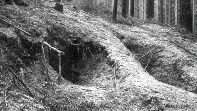 Podzemní úkryt na okraji lesa Blá, kde se idovská rodina Otto Wolfa ukrývala.