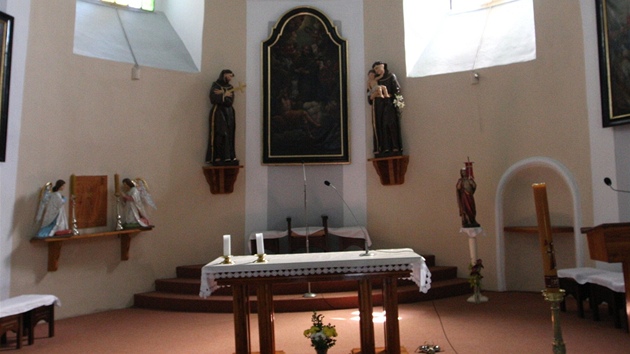 Kostel sv. Petra z Alkantary v Karviné, který je naklonn o 6.8 stupn jin a poklesl o 32 metru.