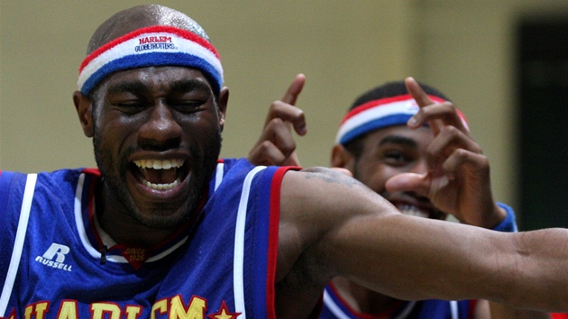 Basketbalisté Harlem Globetrotters bhem exhibice na Slovensku.