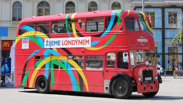 Originální patrový londýnský autobus, který je upravený na multimediální centrum.