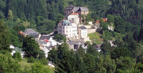 Zámek a hrad v Beov nad Teplou