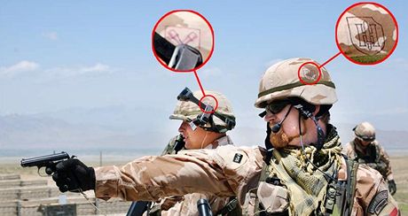 etí vojáci v Afghánistánu se symboly SS na pilbách