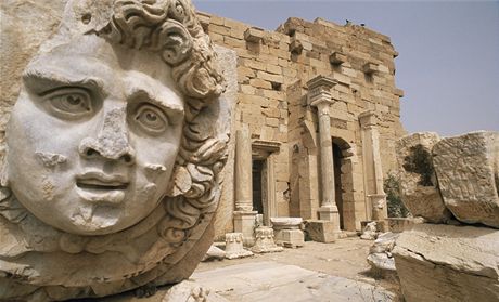 Starobylé msto Leptis Magna je jednou z nejzachovalejích památek ímské íe, v troskách se te ukrývají Kaddáfího jednotky 