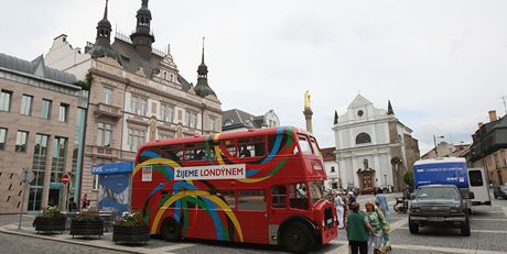 Do Turnova zavtal autobus propagujc londnskou olympidu.