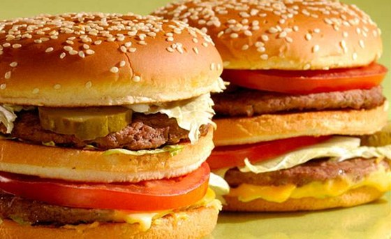 Nkteré prodejny McDonald´s zvedly ceny cheeseburger.