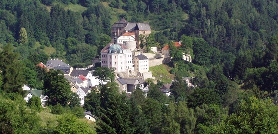 Zámek a hrad v Beov nad Teplou