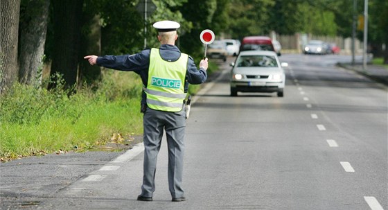 Kladenskou policii muselo kvli afée opustit jedenáct dopravních policist. (Ilustraní snímek)