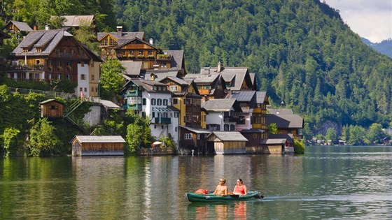 Rakouské msteko Hallstatt je zapsané na seznamu svtového ddictví UNESCO. íané jej chtjí okopírovat.  