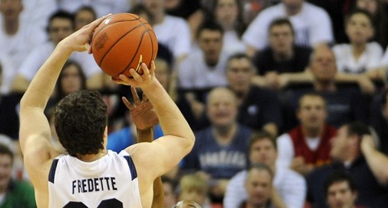 Jimmer Fredette v dresu BYU proti San Diegu