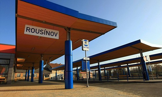 Autobusový terminál v Rousínov je dleitým uzlem systému sjednocené dopravy na jiní Morav. Ilustraní snímek