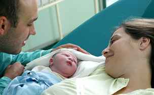 Nemocnice se potýkají s nedostatkem porodník