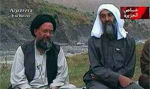 Ajmán Zavahrí (vlevo) spolen s Usámou bin Ládinem.