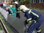 Cvien hasi s novmi protipovodovmi zbranami v Nov Vsi u Chrastavy.