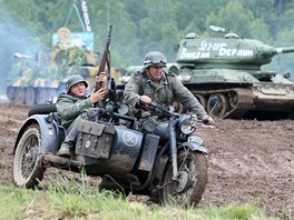 Vojensk motocykl na armdn pehldce Bahna 2011