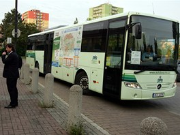 Na trati z Chebu do Bad Brambachu, kde je dlouhodob vluka, zajiuj nhradn dopravu autobusy.