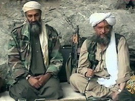 Usma bin Ldin s Ajmnem Zavahrm na archivnm snmku z roku 2001