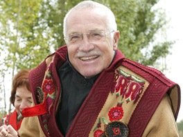 Maarsko, 2003. Václav Klaus v uherském kroji ve mst Kecskemét.