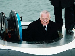 Polsko, 2003. V Gdyni si Klaus prohlédl vojenskou ponorku.