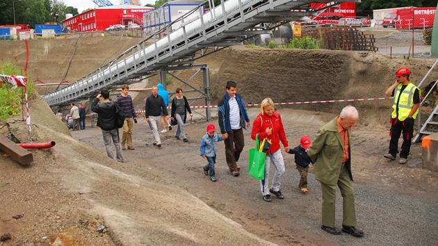 Vstup do provozního tunelu na staveniti nové trasy metra A na Vypichu (18. ervna 2011).