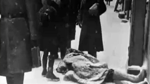 Blokáda Leningradu: mrtví v ulicích, zemelí vesms hladem a vysílením