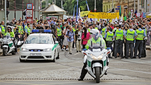 Prvod stvkujcch odbor demonstrujcch proti vldnm reformm. (16. ervna 2011)