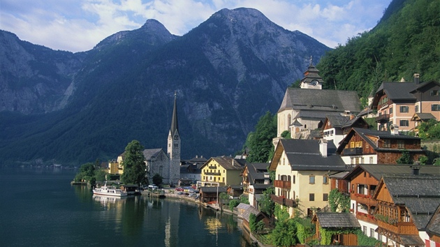 Rakouská vesnice Hallstatt je zapsaná na seznamu svtového ddictví UNESCO.