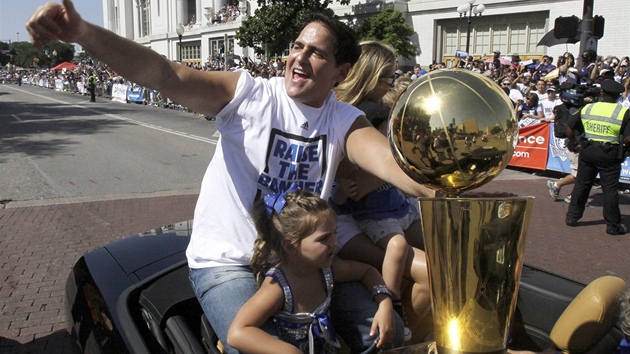 Oslavy basketbalist Dallas Mavericks po zisku mistrovského titulu v NBA.