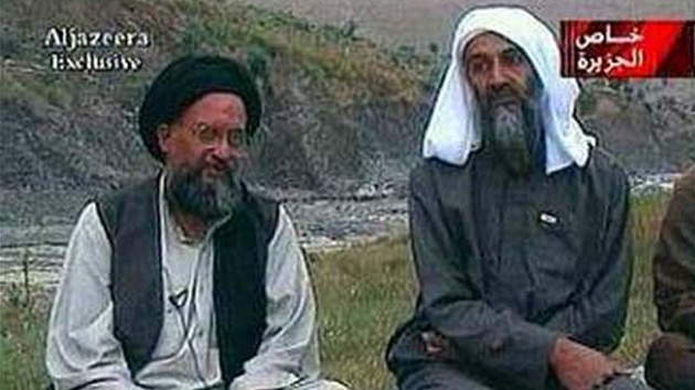 Ajmán Zavahrí (vlevo) s Usámou bin Ládinem