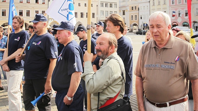 eskými Budjovicemi proel prvod asi 150 lidí, kteí podpoili stávku odbor kvli chystaným vládním reformám. MHD ve mst jezdila. idii se zapojili jen symbolicky a vozy oznaili nápisem "Stávka".   