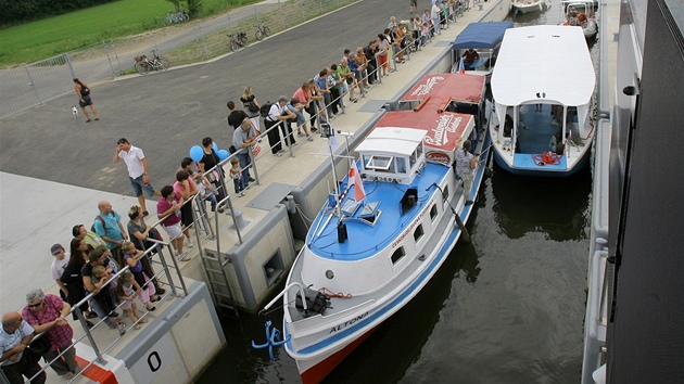 Otevení Vltavské vodní cesty v úseku od Budjovic po Hlubokou, kde je nový jez v eském Vrbném, plavební komora i pístavit.