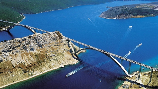 Chorvatsko, Krk, letecký pohled na most