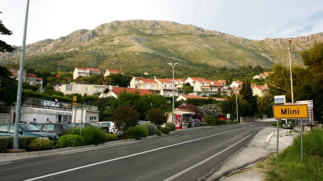 Cíl cesty. Vesniku Mlini sedm km pod Dubrovníkem jsme zvolili proto, e leí hned u moe a je vhodná pro prázdninový pobyt. Ceny za ubytování i jídlo jsou mnohem nií ne ve mst.