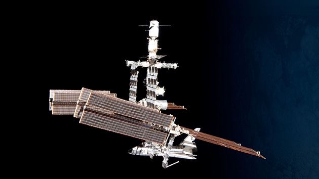 Raketoplán Endeavour pipojený k ISS