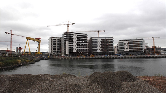 V Belfastu v nové tvrti Titanic Quarter vyrstají domy, kanceláe i výzkumné stedisko místní univerzity. Celý regeneraní projekt má stát asi miliardu liber v pepotu 28,4 miliardy korun. 