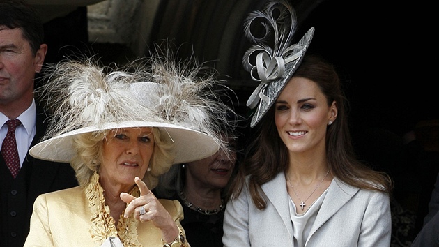 Vévodkyn z Cornwallu Camilla a vévodkyn z Cambridge Catherine na sloení...