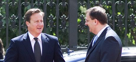 Britsk premir David Cameron v Praze, pivtal ho jeho esk protjek Petr