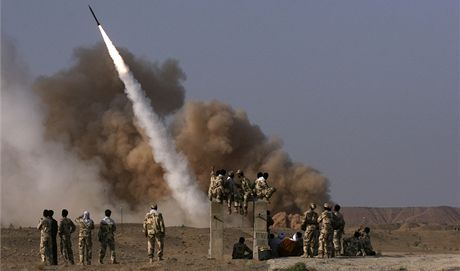 Íránské revoluní gardy testovaly raketu krátkého doletu Zelzal (28. ervna 2011)
