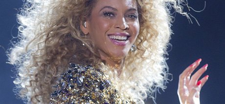Beyoncé na letoním roníku festivalu v britském Glastonbury