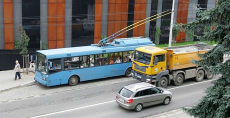 Trolejbusy zanou cestující po nové trase Vrchlického ulicí vozit a v pítím roce.