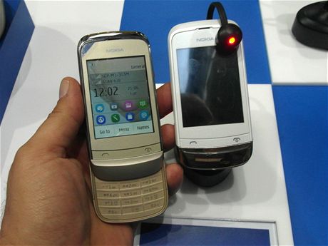 Nokia C2-03 na veletrhu CommunicAsia v Singapuru