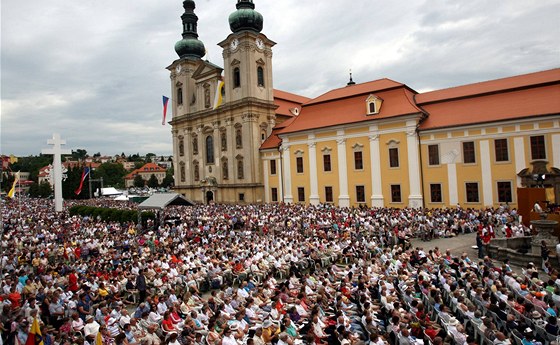 Dny lidí dobré vle na Velehrad (na snímku z roku 2010) kadoron by mlo podle oekávání navtívit zhruba ticet tisíc lidí. Od pondlního odpoledne bude kvli nim do obce uzaven vjezd pro auta.