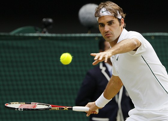 Zahraje si Roger Federer po boku Martiny Hingisové?