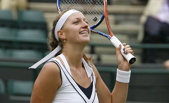 Petra Kvitová se raduje z postupu do semifinále Wimbledonu.