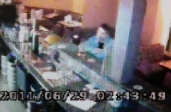 Stelce zachytili krátce ped stelbou kamery v jednom z bar v Nádraní ulici v Brn.