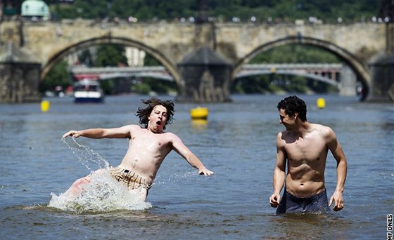 Bude sluneno s teplotami kolem 27 stup. V pátek me být na Morav a ve Slezsku a 33 stup. Ilustraní foto