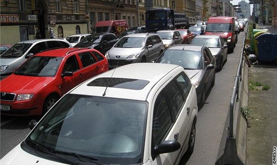 Maximální povolená rychlost 30 km/h by mla platit pouze v historickém centru metropole. (Ilustraní snímek)