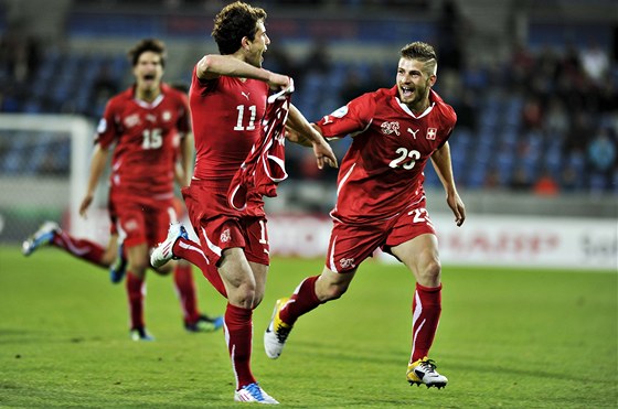 výcarský reprezentant do 21 let Admir Mehmedi se raduje ze vsteleného gólu.